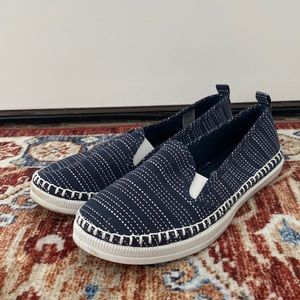 rocket dog navy and white fabric flats size 6.5